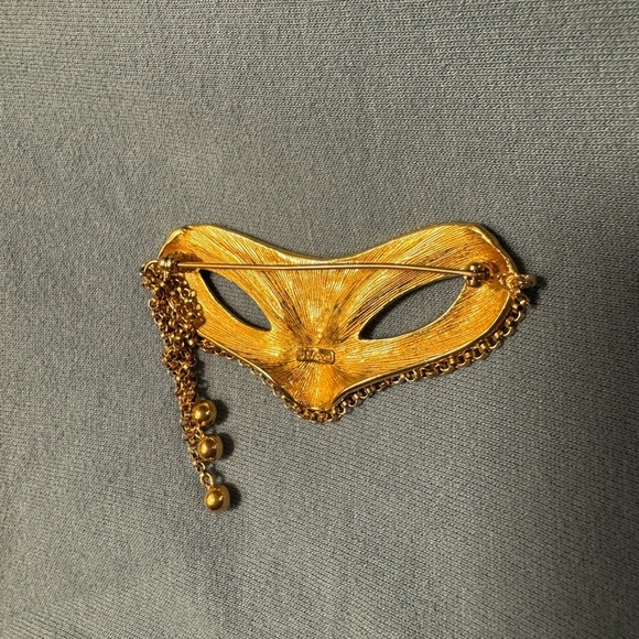 Gold Mask Brooch with Chain Accent - Picture 2 of 2